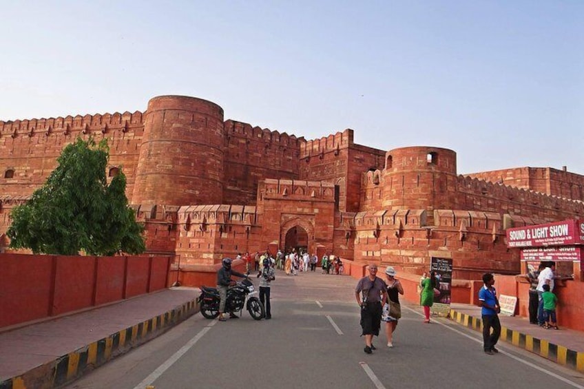 Private Sunrise Taj Mahal & Agra Fort from Delhi by Car
