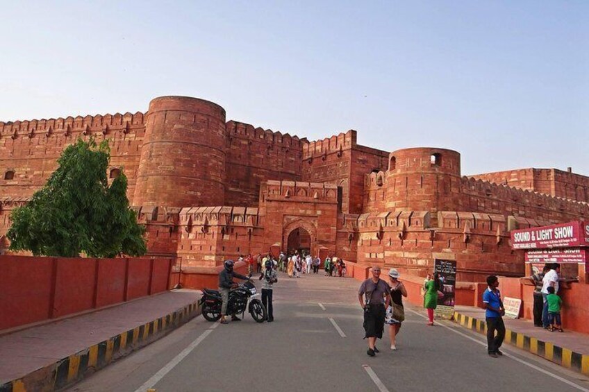 Private Sunrise Taj Mahal & Agra Fort from Delhi by Car