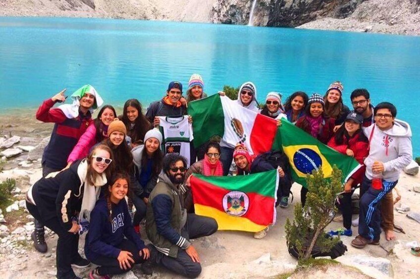 Laguna 69, viajar en grupo es mucho mejor.