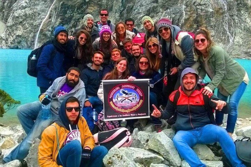 Laguna 69, viajar en grupo se disfruta mas de la amistad