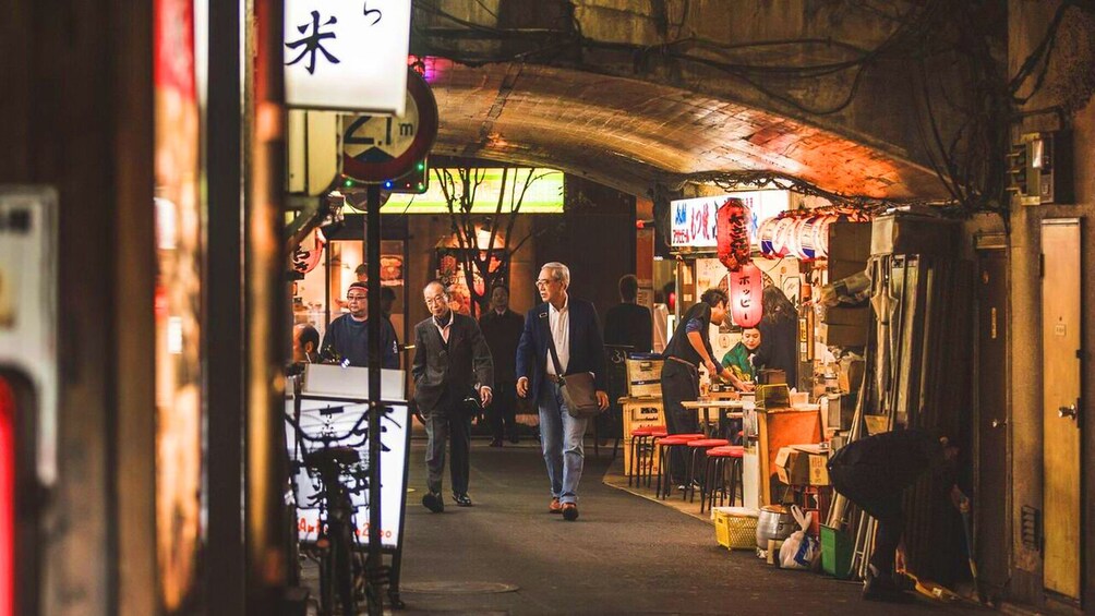 An alley in Japan at night