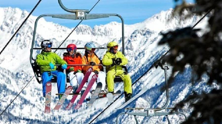 ski and snowboard rental delivery