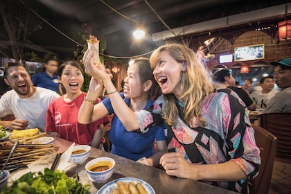 Evening in Saigon: Small Group Street Food Tasting Tour