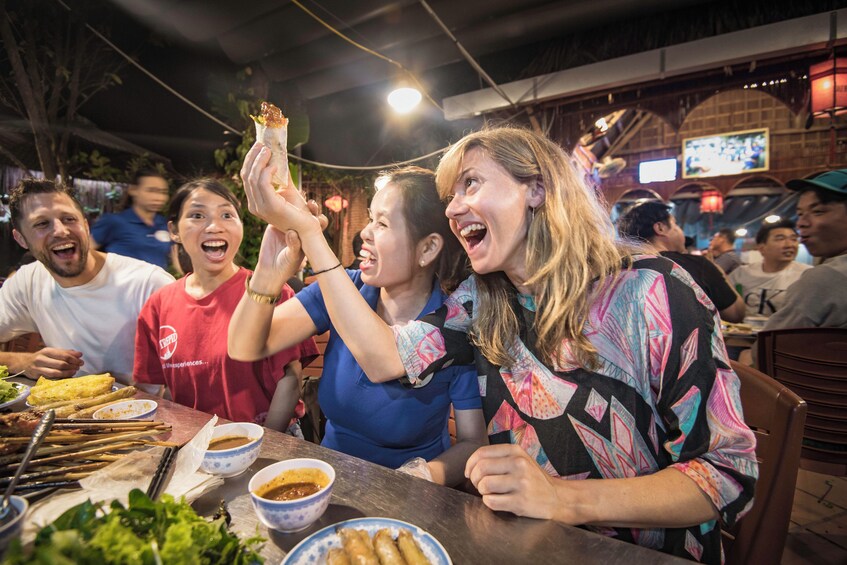 Evening in Saigon: Small Group Street Food Tasting Tour