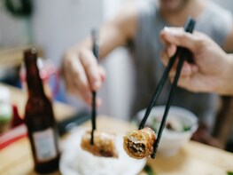 Hanoi: Small-Group Evening Street Food Tour