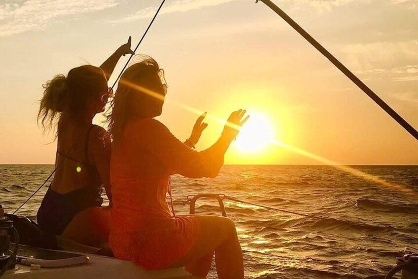 Santorini Private Sunset Sailing Tour with Dinner, Drinks &Transfer included