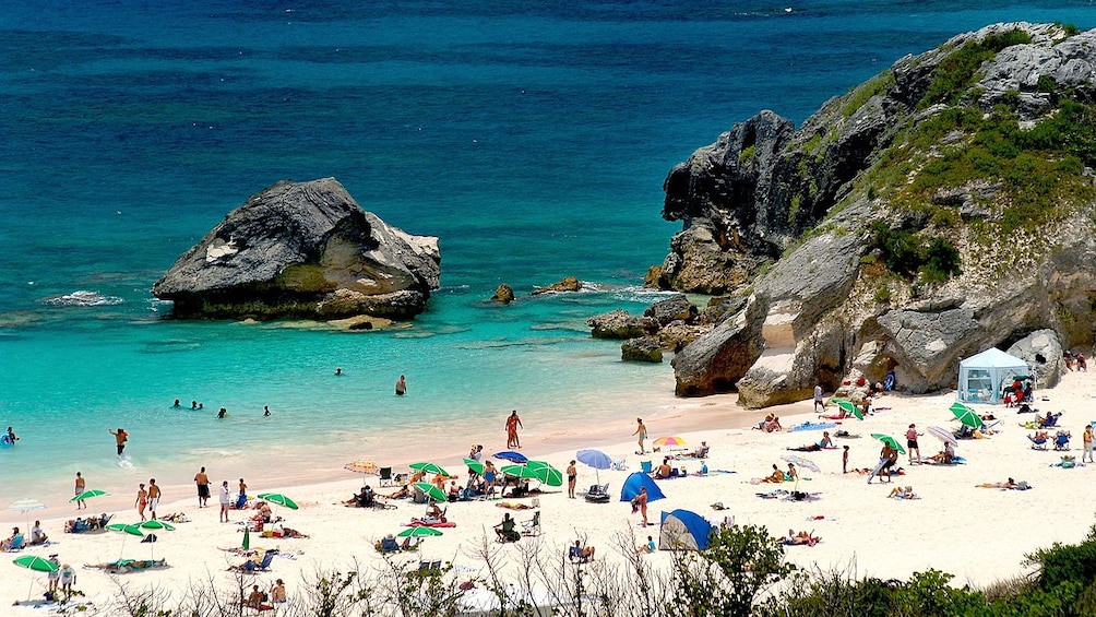 Serene view of the Bermuda West End beach in Bermuda on a clear sunny day