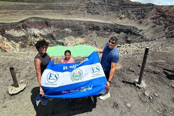 A family from the US is posing for their Santa Ana Volcano photo