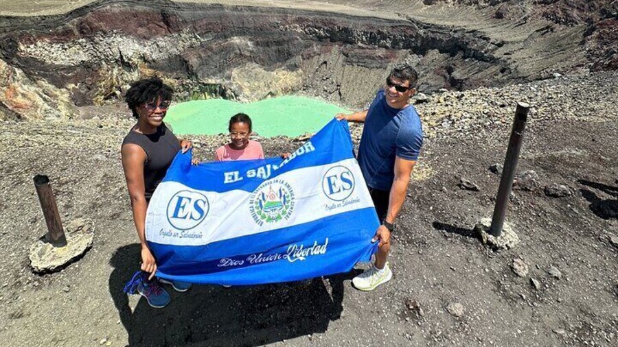 A family from the US is posing for their Santa Ana Volcano photo