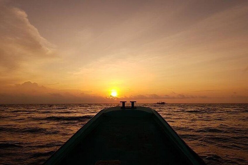 Boracay Sunset Island Hopping w/ Buffet Dinner