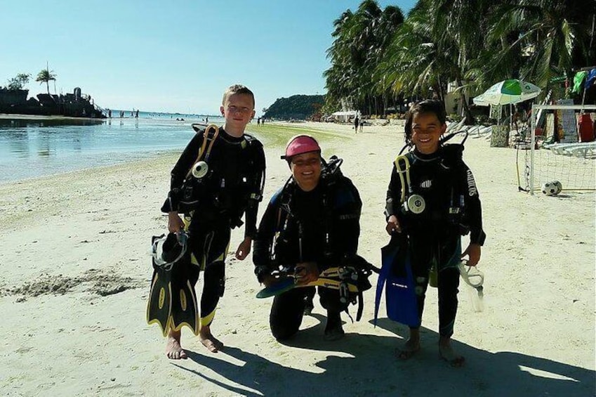 Kids diving in Boracay