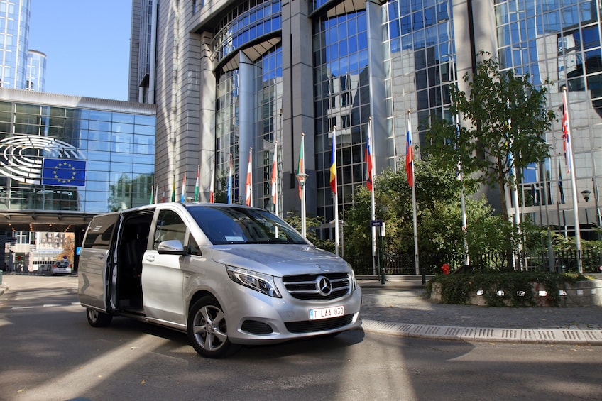 Private Minivan: Brussel Midi Train Station