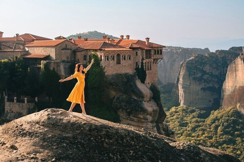 Local Agency - 1 day by Train Athens to Meteora in English or Spanish