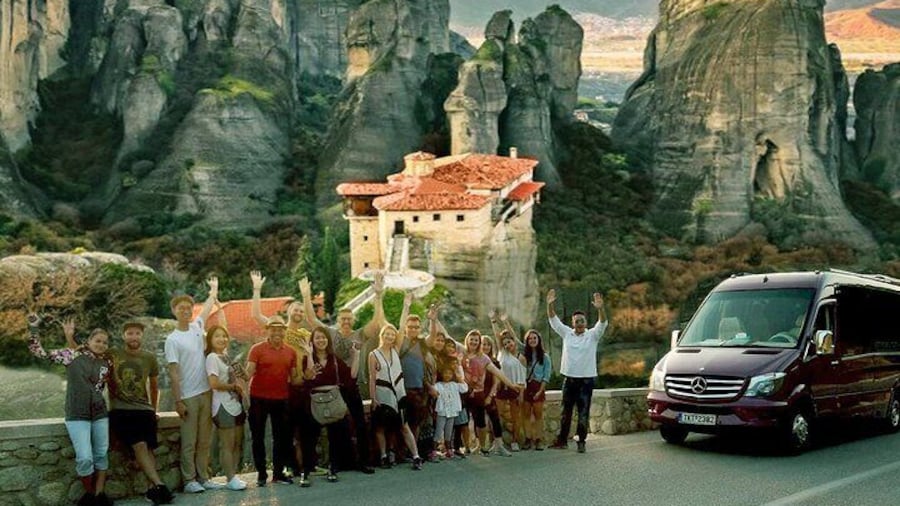 Meteora DayTrip English or Spanish, option Lunch by Local agency