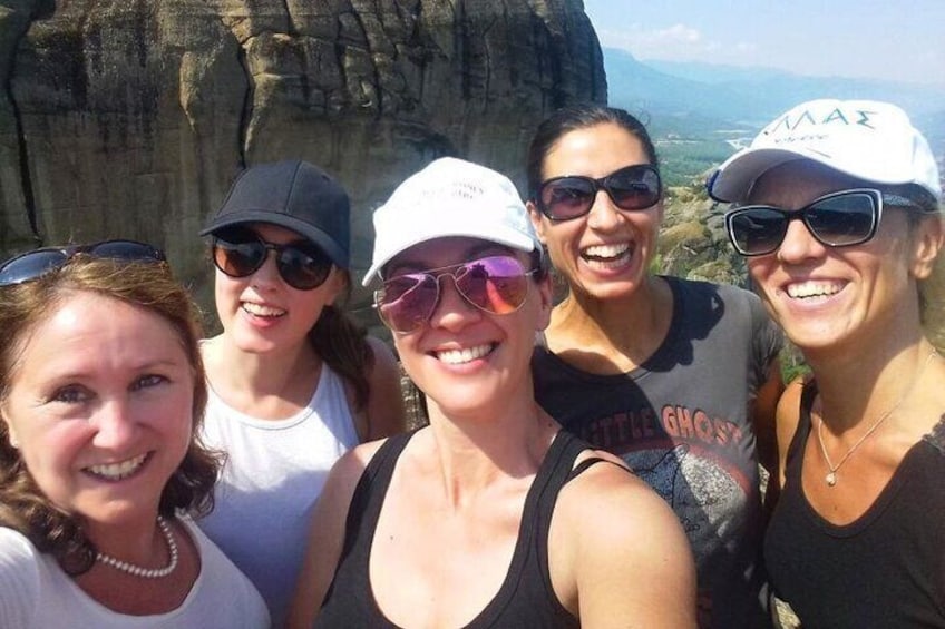 Full-day trip to Meteora by train from Athens in English or Spanish