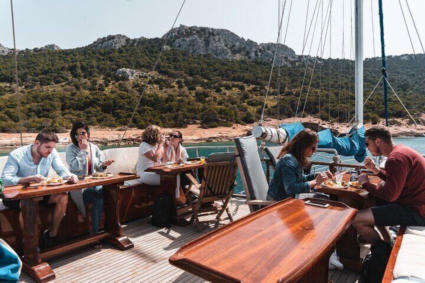 All Day Cruise -3 Islands to Agistri,Moni, Aegina with lunch and drinks included