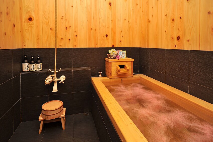 90mins Elemental Aromatherapy Massage + 30mins Hinoki Onsen