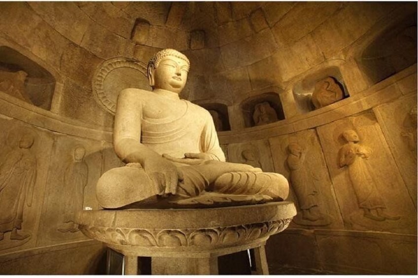 Seokguram Grotto, Bonjon Statue