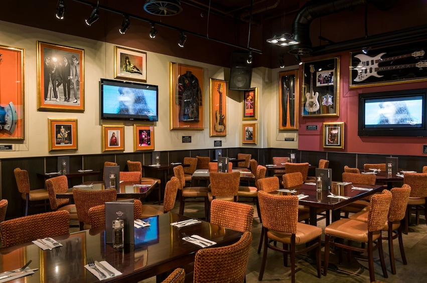 Hard Rock Cafe Cologne Dining with Priority Seating