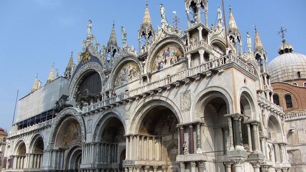 Landscape photo of St. Mark's Basilica in Venice, Italy.