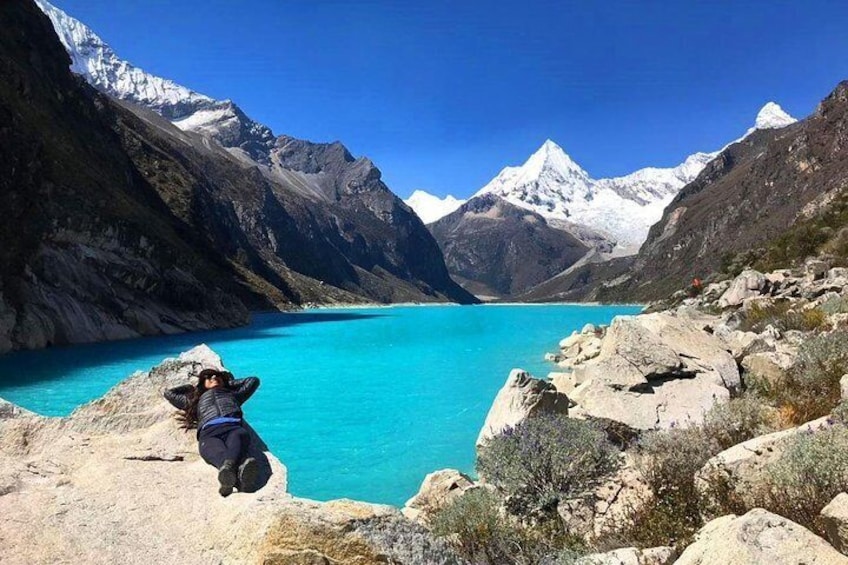 Me acompañas a una siesta en la laguna Parón