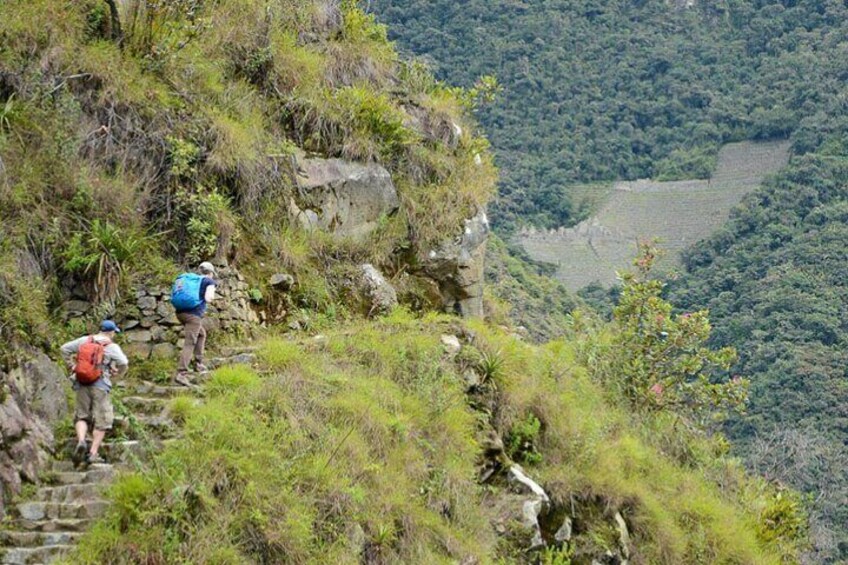 hiking the short inca trail to machu picchu