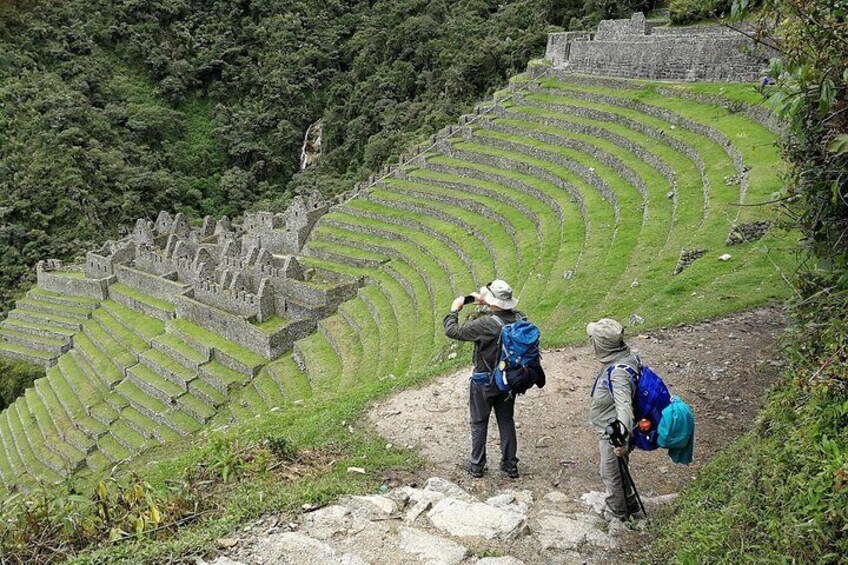 hiking the short inca trail to machu picchu