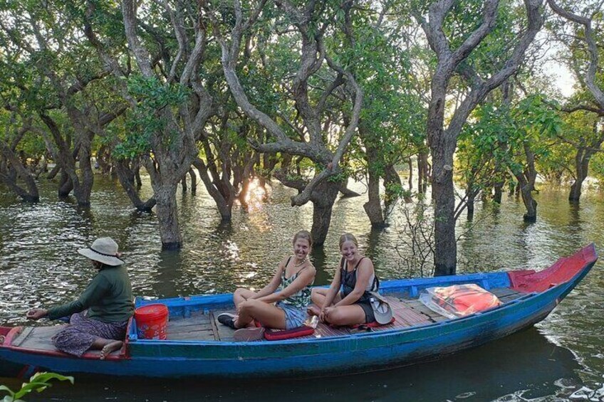 Sunset tour of floating village Kampong Phluk on the Tonle Sap