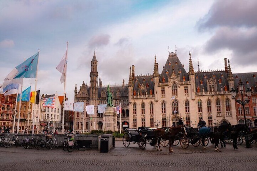 Tip-Based Bruges Walking Tour and chocolate tasting