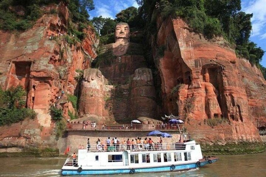 Leshan Giant Buddha and Huanglongxi Ancient Town Day Trip