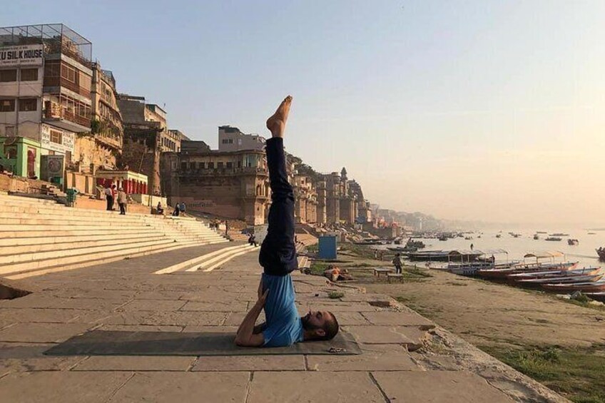 INDIVIDUAL YOGA CLASS - BEGINNER / ADVANCED Sunrise Yoga with Ayush in Varanasi
