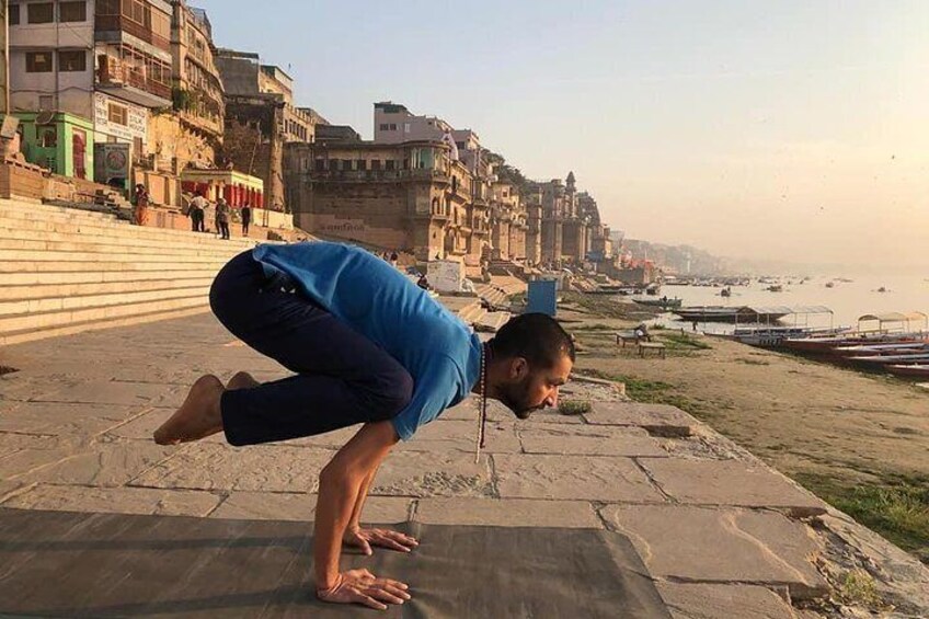 INDIVIDUAL YOGA CLASS - BEGINNER / ADVANCED Sunrise Yoga with Ayush in Varanasi
