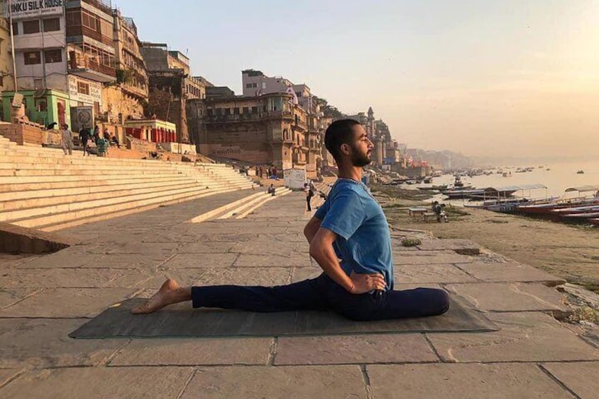 INDIVIDUAL YOGA CLASS - BEGINNER / ADVANCED Sunrise Yoga with Ayush in Varanasi