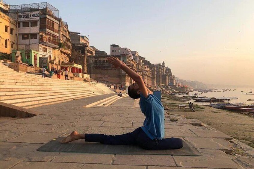 INDIVIDUAL YOGA CLASS - BEGINNER / ADVANCED Sunrise Yoga with Ayush in Varanasi