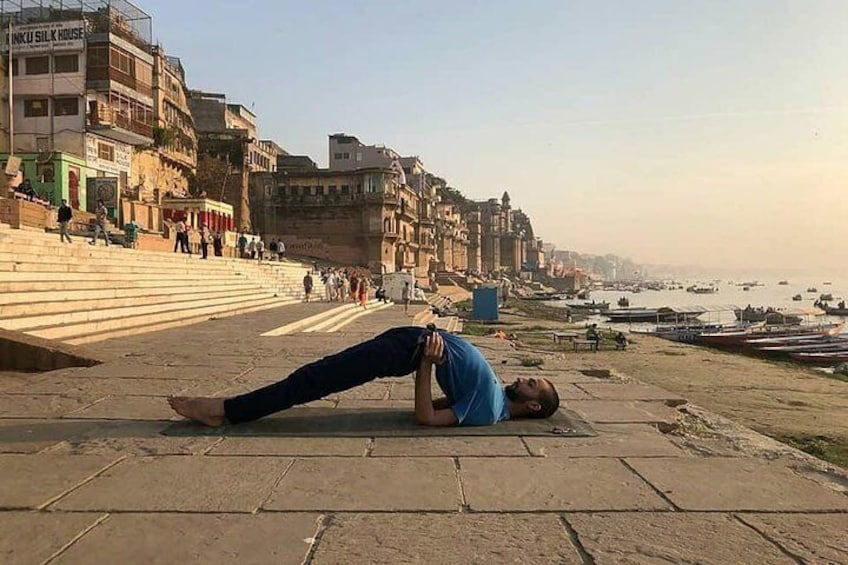 INDIVIDUAL YOGA CLASS - BEGINNER / ADVANCED Sunrise Yoga with Ayush in Varanasi
