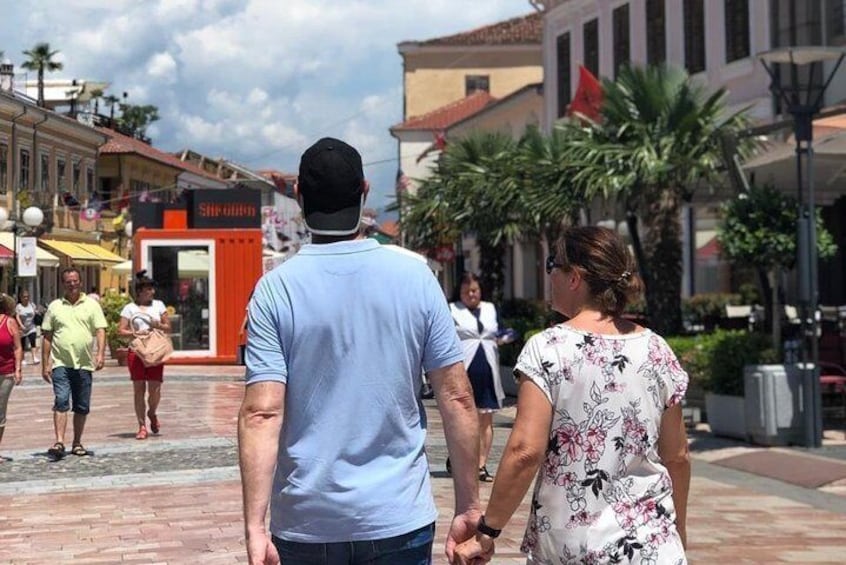 Walking through the pedestrian street (Pedonale) 