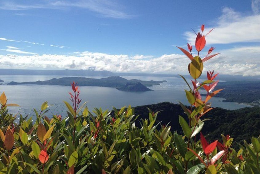 Taal Volcano Eruption Sightseeing and Pagsanjan Falls (2-in-1 Tour from Manila)