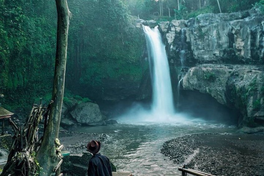 Tegenungan Waterfall
