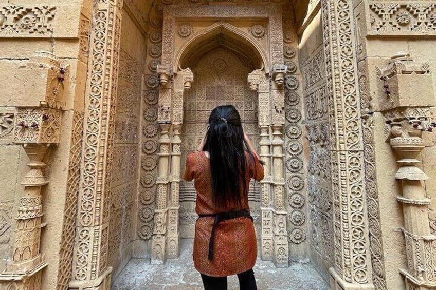 Facing Mehrab inside the tomb of Jam Nizamuddin tomb at Makli Necropolis 