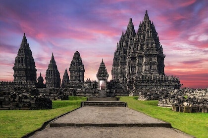 Yogyakarta: Borobudur & Prambanan Temple Private Tour