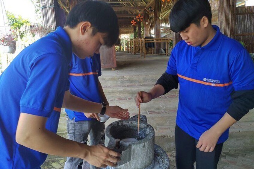 From Da Nang to Hoi An: Market Tour, Basket Boat Ride and Cooking Class