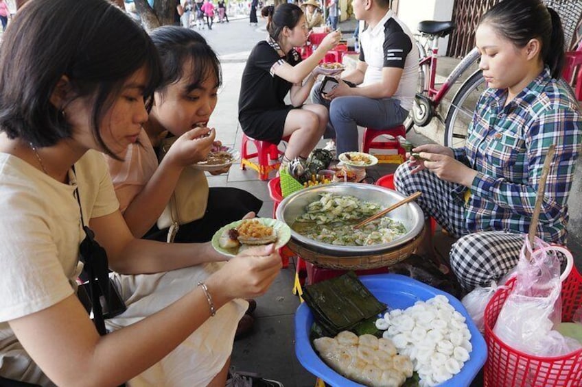 From Da Nang to Hoi An: Market Tour, Basket Boat Ride and Cooking Class