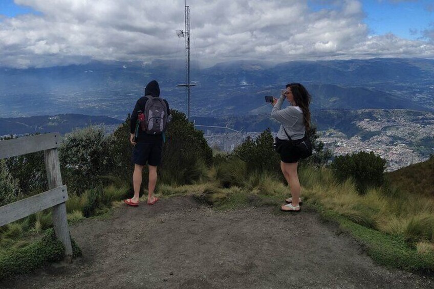 Discover all Quito; Old town + Mitad del Mundo + Teleferico