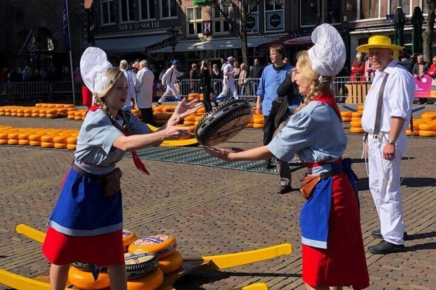 Volendam Boat Tour to Cheese Factory and Alkmaar Cheese Market
