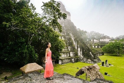 Tikal Small Group allt ingår från Flores