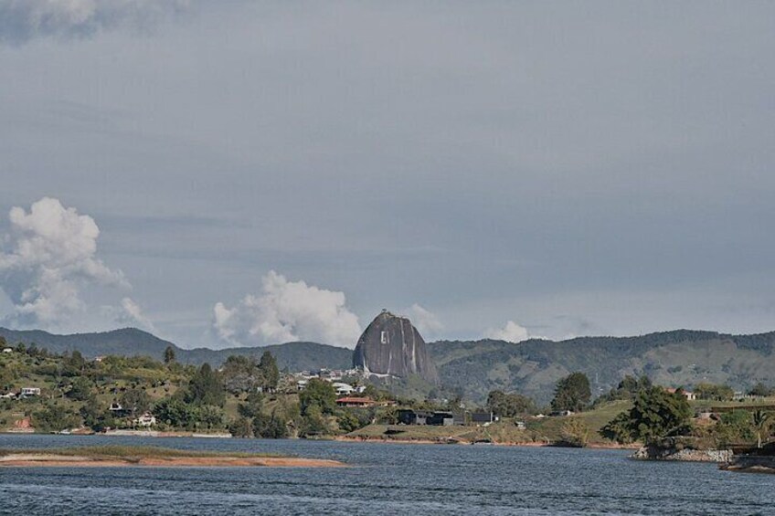 Embalse de Guatapé y Piedra del Peñol