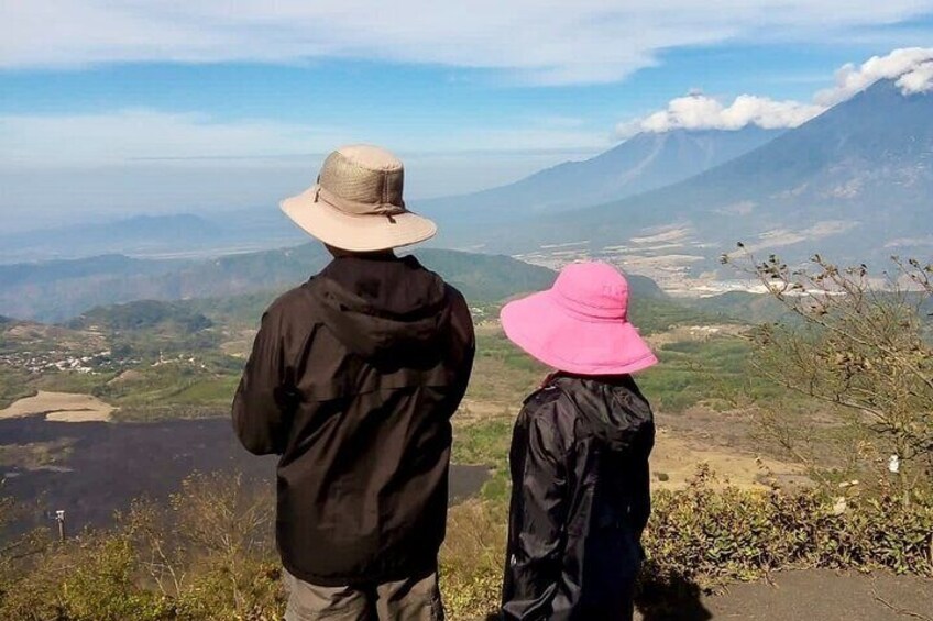 Day Tour to Pacaya Volcano from Antigua Guatemala on Private Vehicle