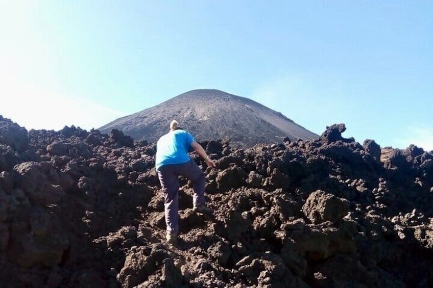 Day Tour to Pacaya Volcano from Antigua Guatemala on Private Vehicle