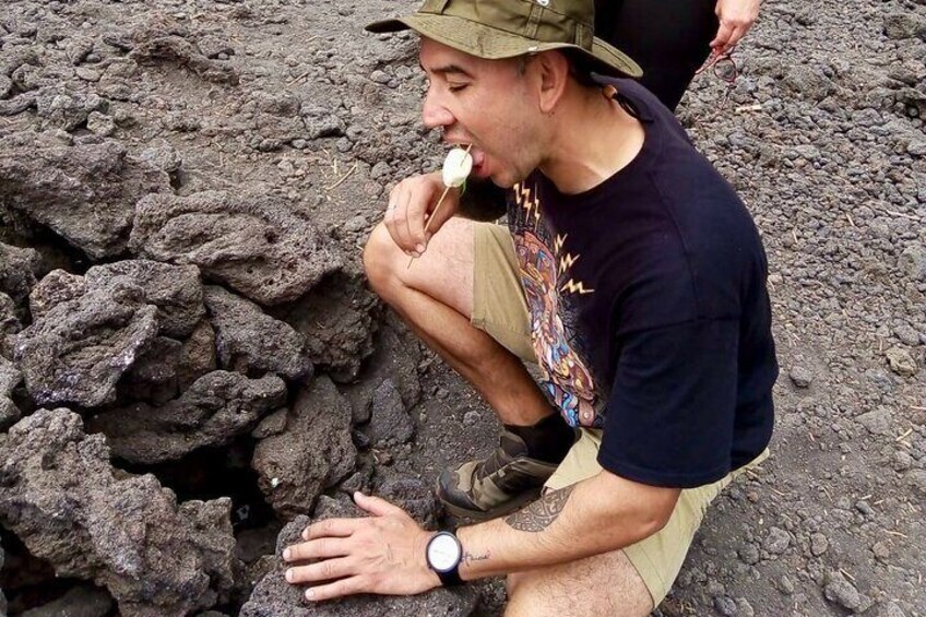 Day Tour to Pacaya Volcano from Antigua Guatemala on Private Vehicle