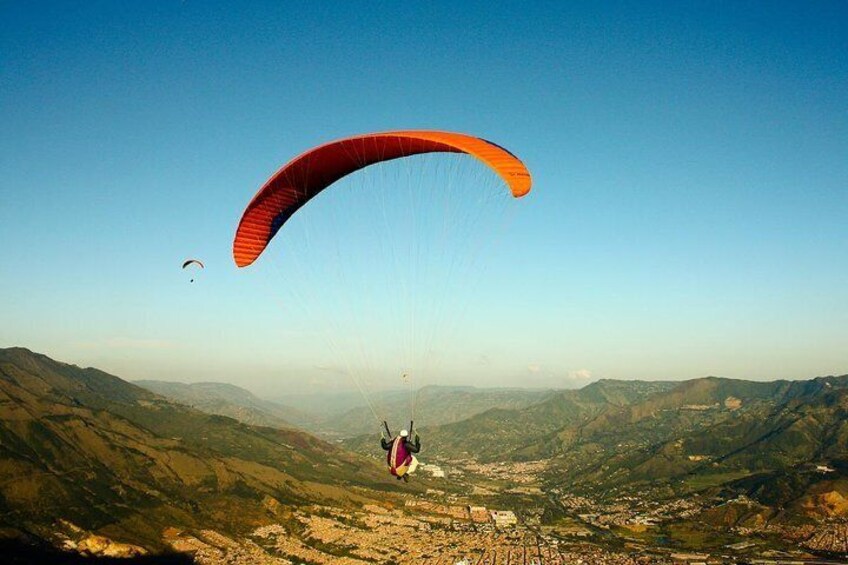 Paragliding in Medellin: A Breathtaking Private Experience